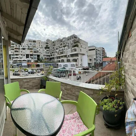 Lena's Corner Apartment