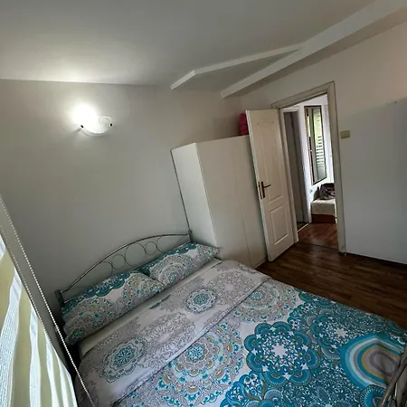 Lena's Corner Apartment